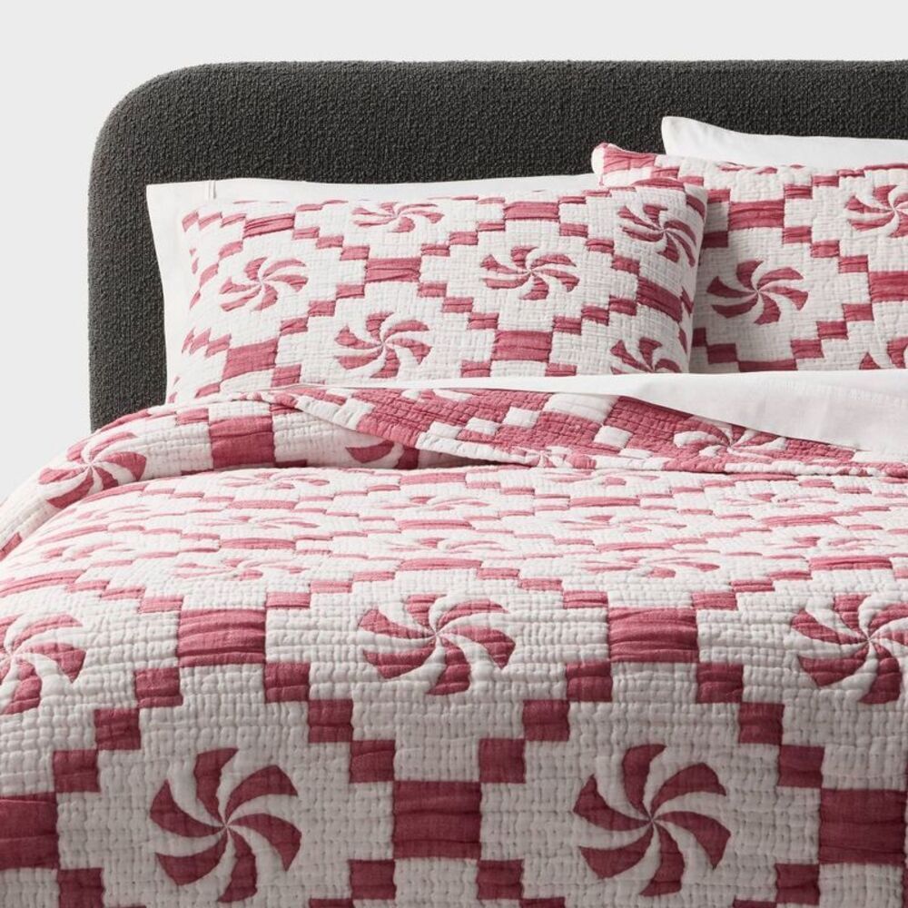 Full/Queen Holiday Matelasse Quilt Set Red - Threshold